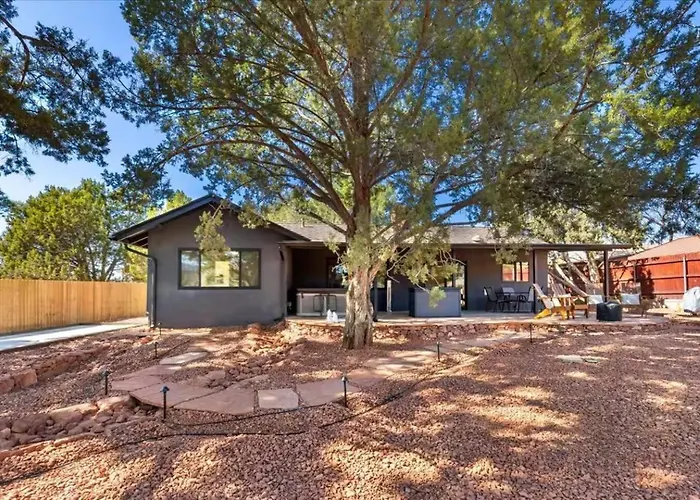 New! Retreat W/ Stargazing Pad, Bocce, Spa! Holiday home Sedona