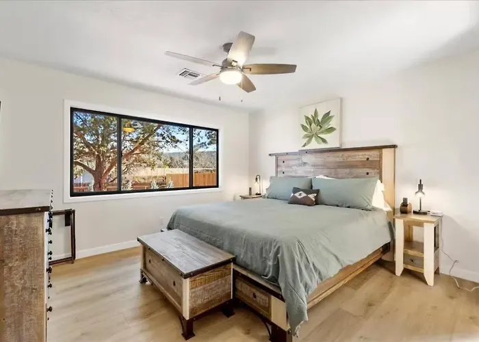 New! Retreat W/ Stargazing Pad, Bocce, Spa! Holiday home Sedona