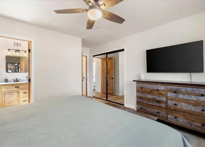 Holiday home New! Retreat W/ Stargazing Pad, Bocce, Spa! Sedona