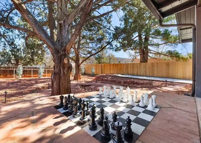 Holiday home New! Retreat W/ Stargazing Pad, Bocce, Spa! *
